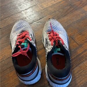 Brooks Athletic Shoes - White and Pink